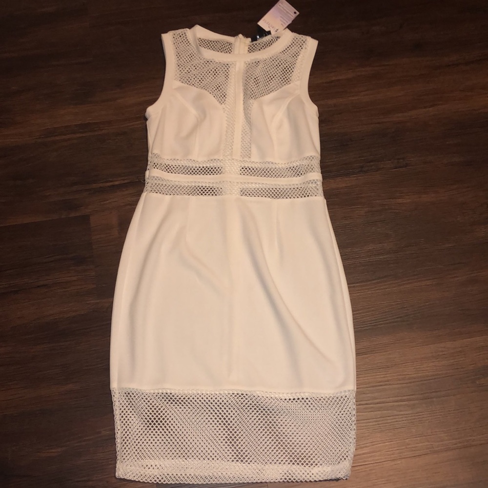 White sleeveless perforated dress L